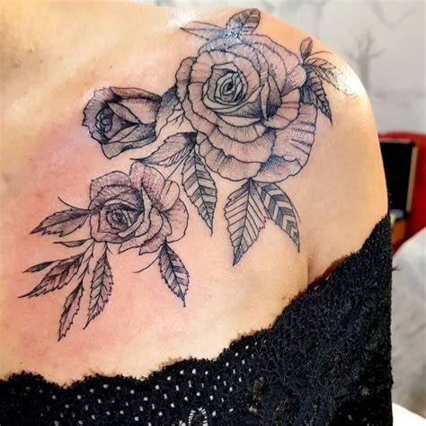 tatuagem no meio dos peitos|Tatuagem no peito: 20 Ideias para te Inspirar